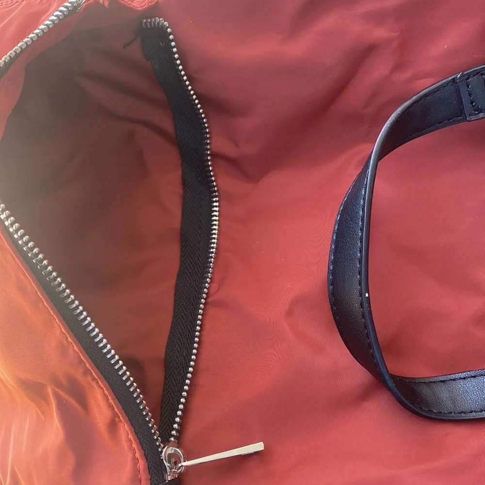 COOL RUCKSACK 🎒 Maroon + black silver zip details adjustable straps zip pocket - Picture 6 of 6